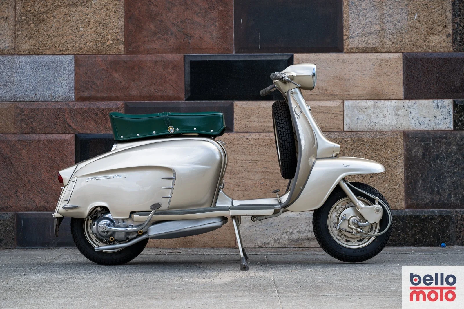 Vespa & Lambretta カタログ LAMBRETTA & VESPA STREET RACERS - The Ultimate Guide